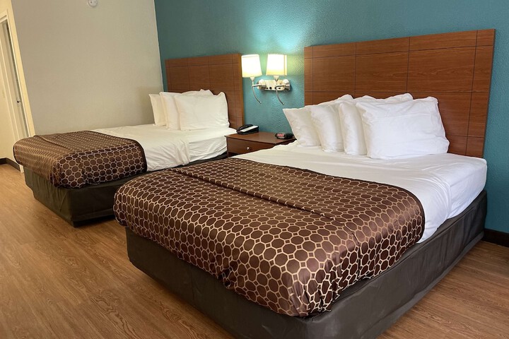 2 Double Beds - Wireless High Speed Internet, Microwave and Refrigerator, Coffee Maker (4 of 9)