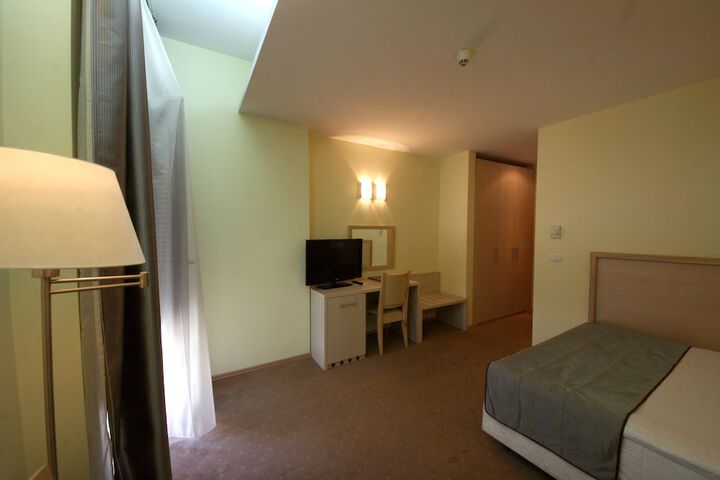 Room 5 of 34