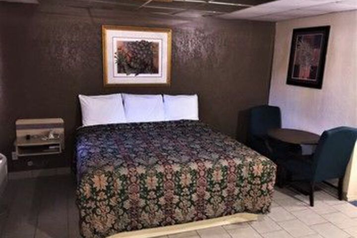 Room 8 of 27