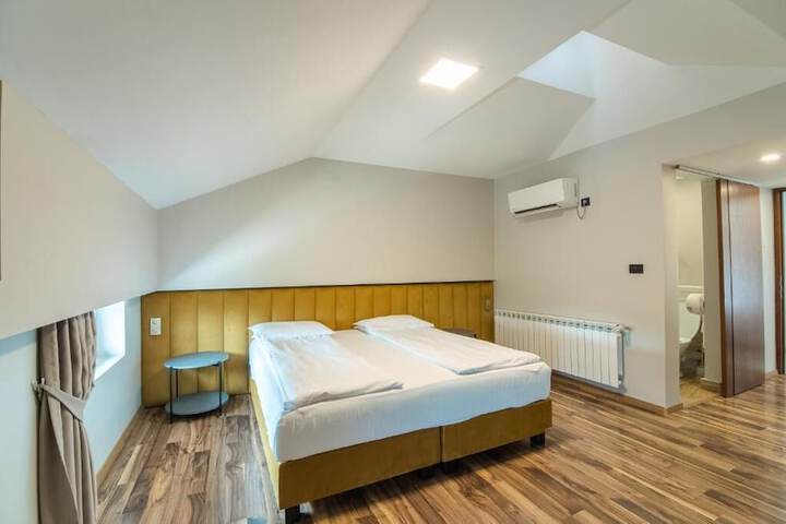 Room 2 of 26