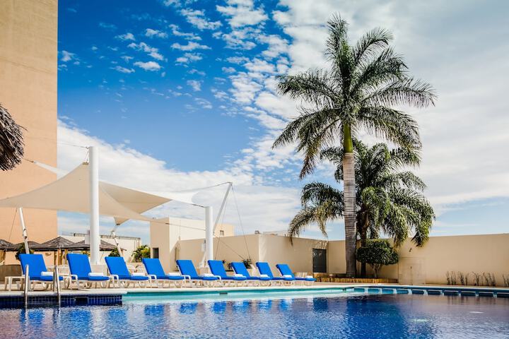 Pool Hotel