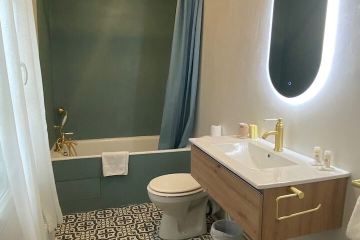 Room 43 of 62
