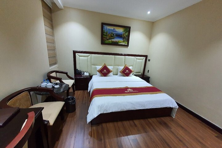 Room 6 of 17