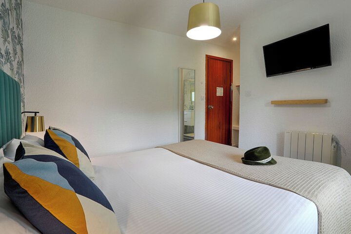 Room 80 of 191
