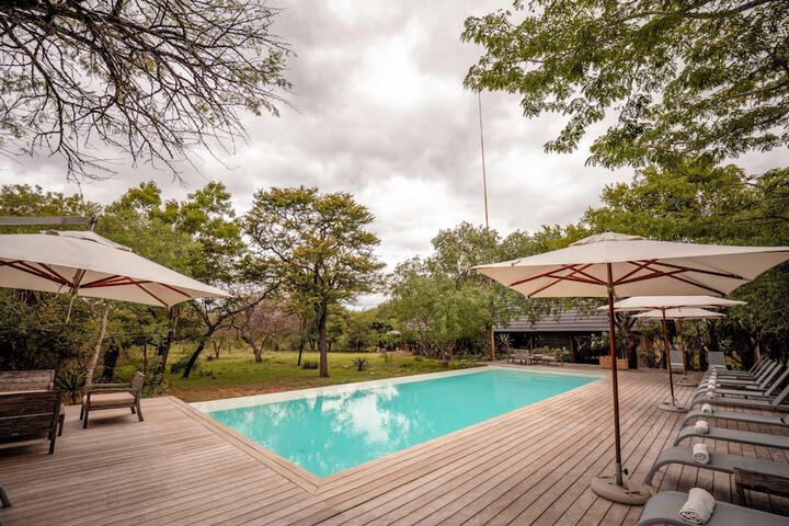 Pool Hotel