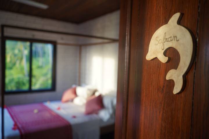 Room 2 of 37
