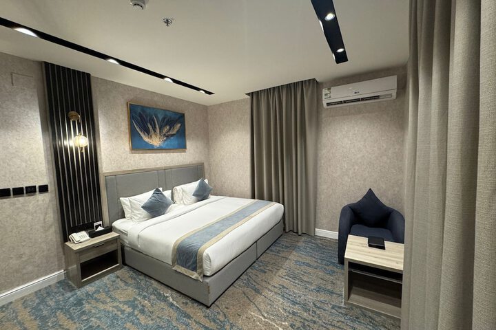 Room 8 of 32