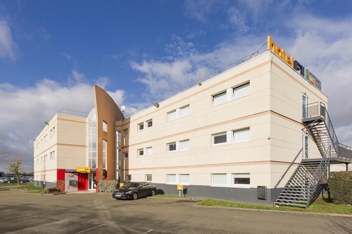 Hotel Entry
