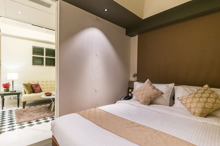 Room 13 of 48