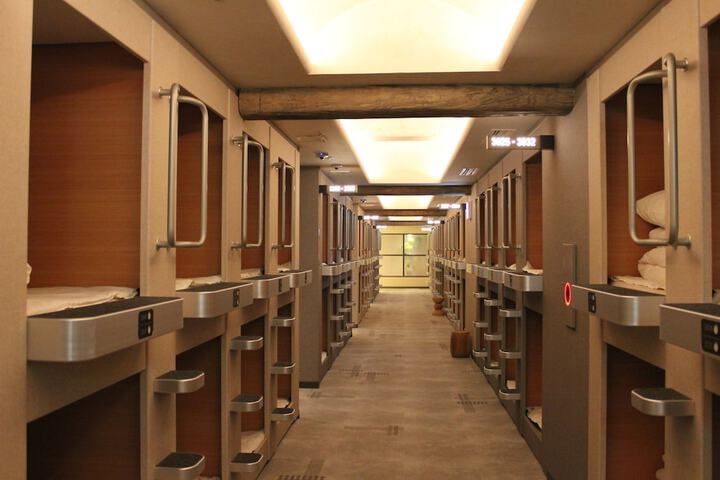 Room 6 of 38