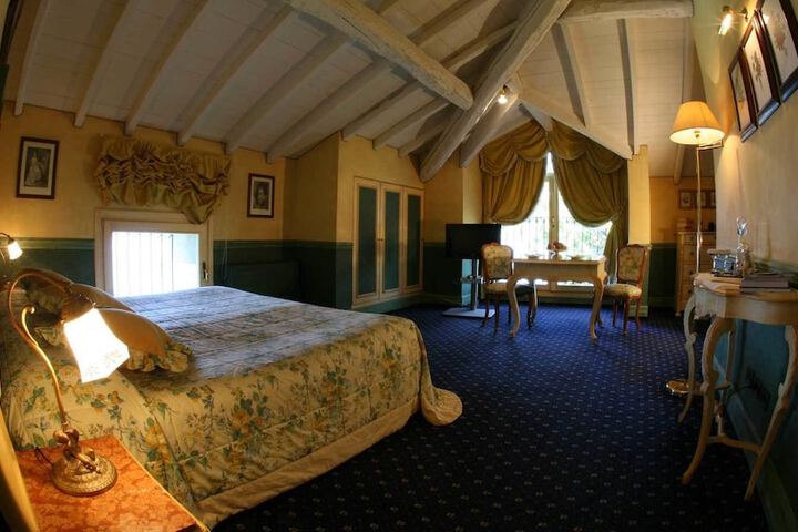 Room 2 of 56