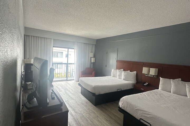 2 Double Beds (22 of 29)