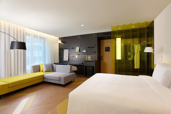 Room 22 of 34