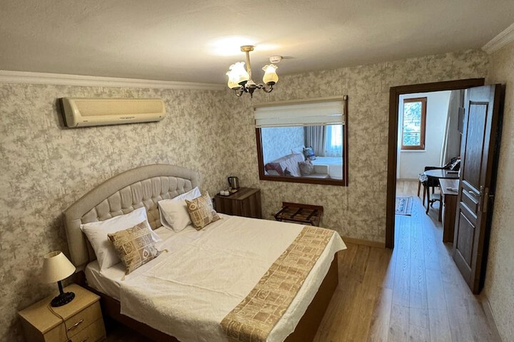Room 19 of 82