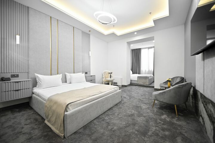 Room 34 of 77