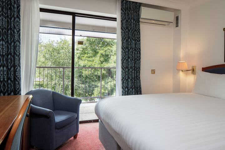 Room 40 of 152