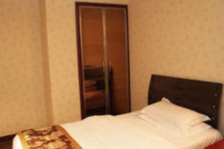Room 25 of 39