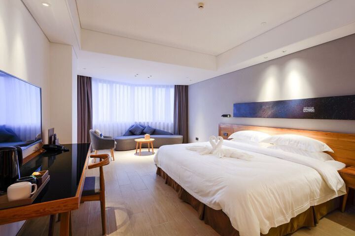 Room 8 of 15