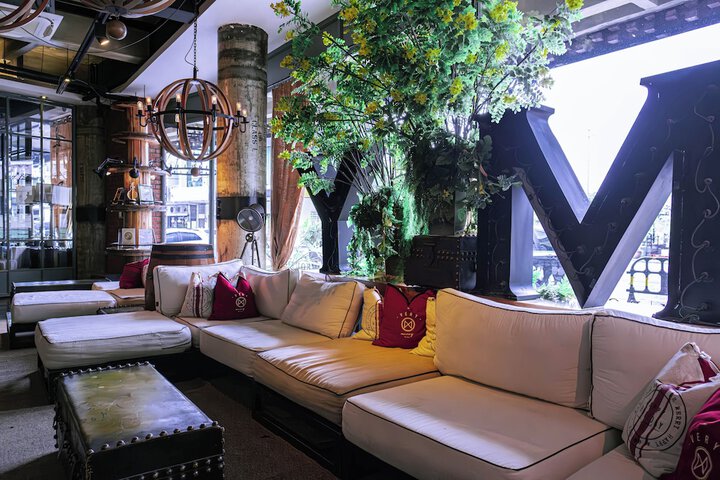 Entrance & Lobby