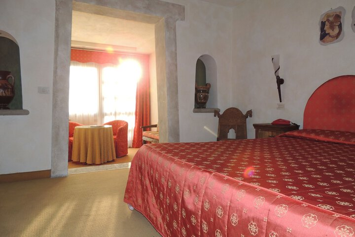 Room 12 of 51