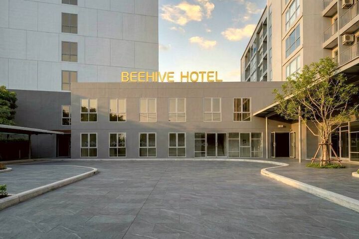 Hotel Exterior 33 of 35