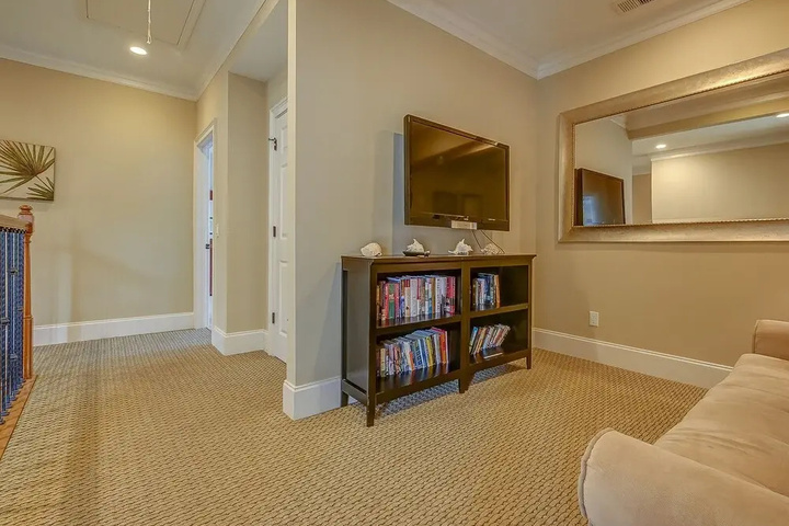 Room 12 of 27