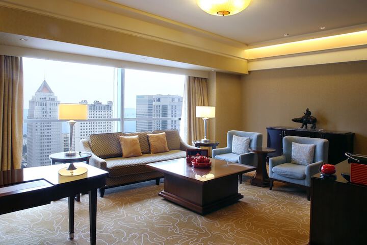 Room 4 of 91