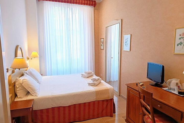 Room 6 of 26