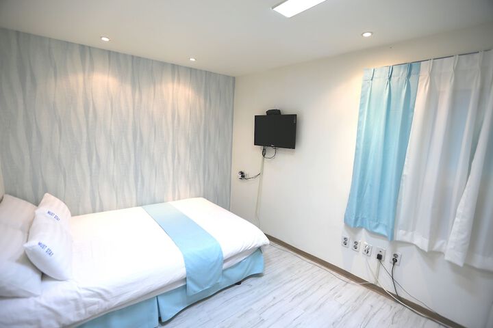 Room 13 of 61