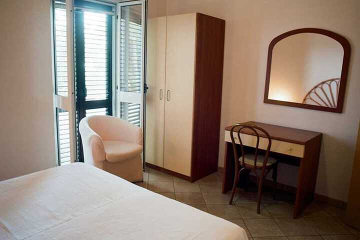 Room 2 of 48