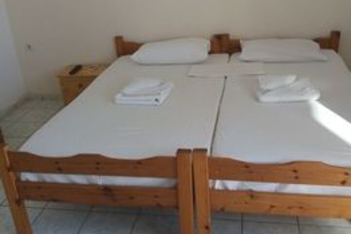 Room 6 of 13