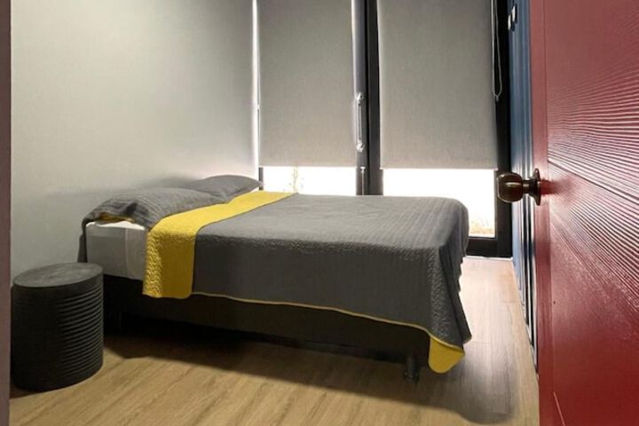 Room 13 of 36