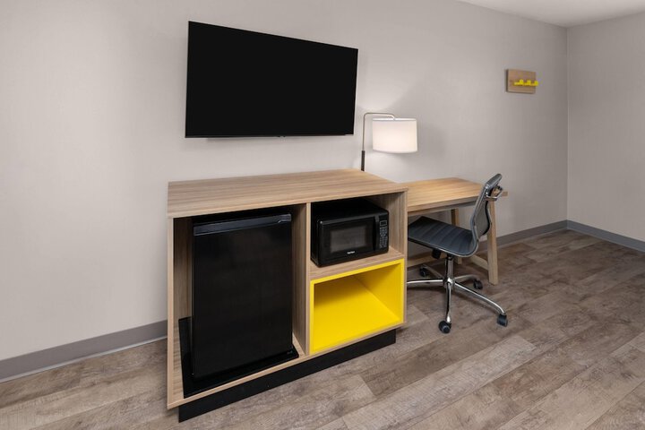 Room 14 of 36