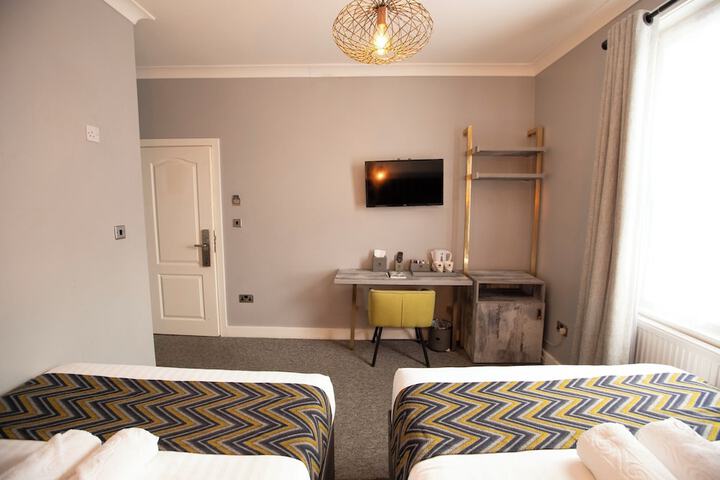 Room 11 of 27