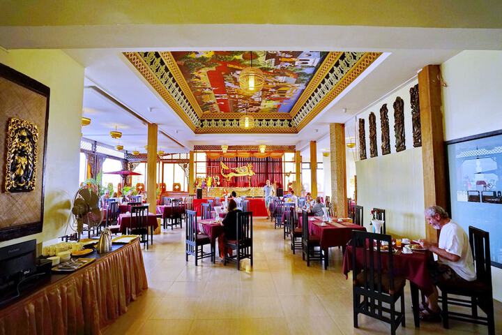 Dining 124 of 153