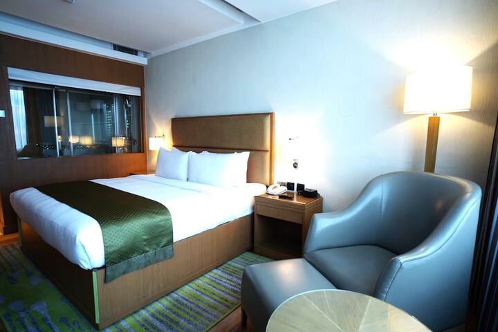 Room 9 of 24