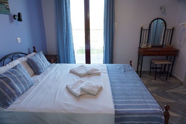 Room 40 of 102