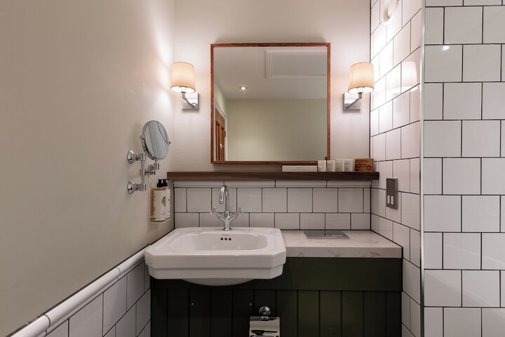 Room 126 of 190