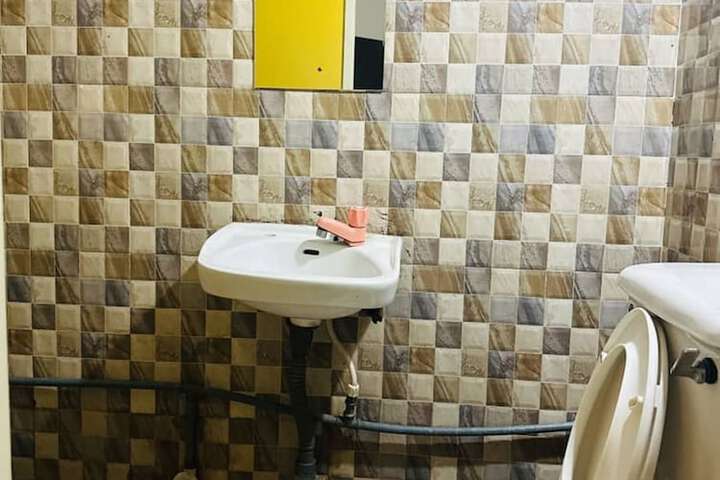 Room 9 of 15