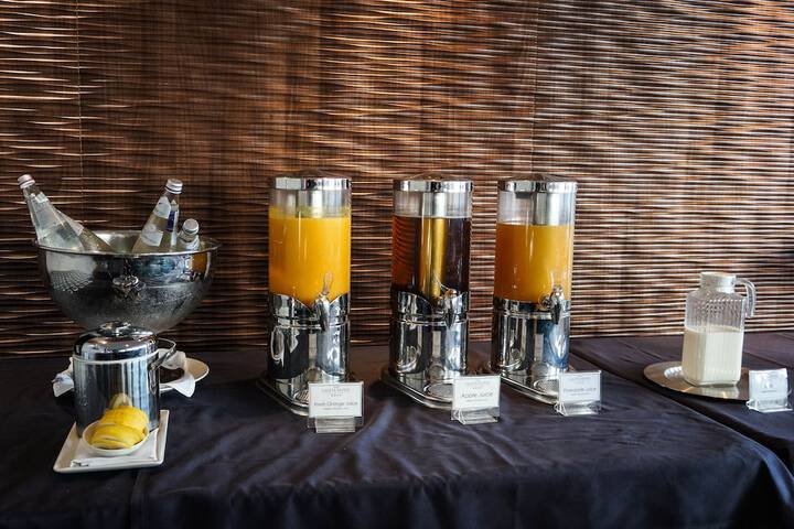 Breakfast/Coffee Service 70 of 113
