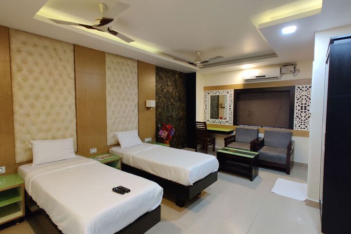 Room 34 of 40