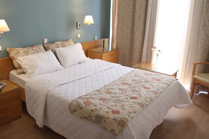 Room 5 of 32