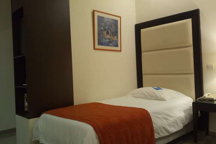 Room 14 of 65