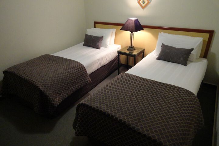 Room 4 of 37