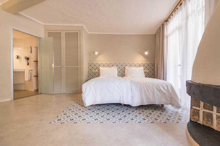 Room 4 of 38
