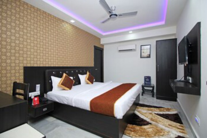 Room 9 of 20
