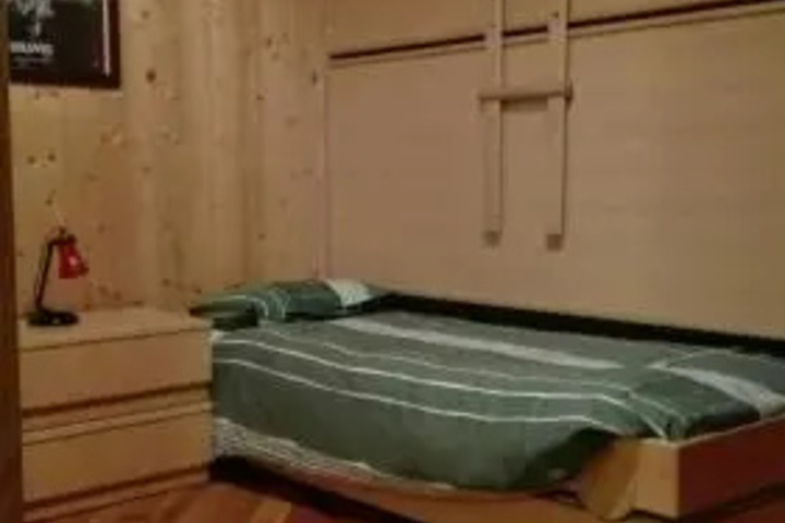 Room 4 of 7