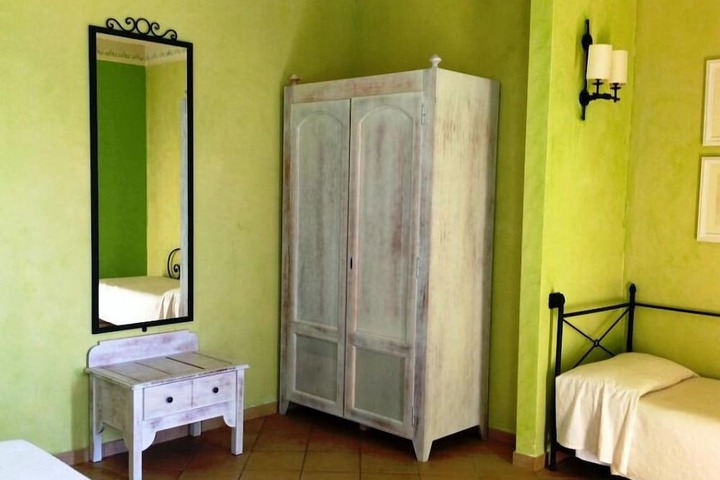 Room 4 of 23
