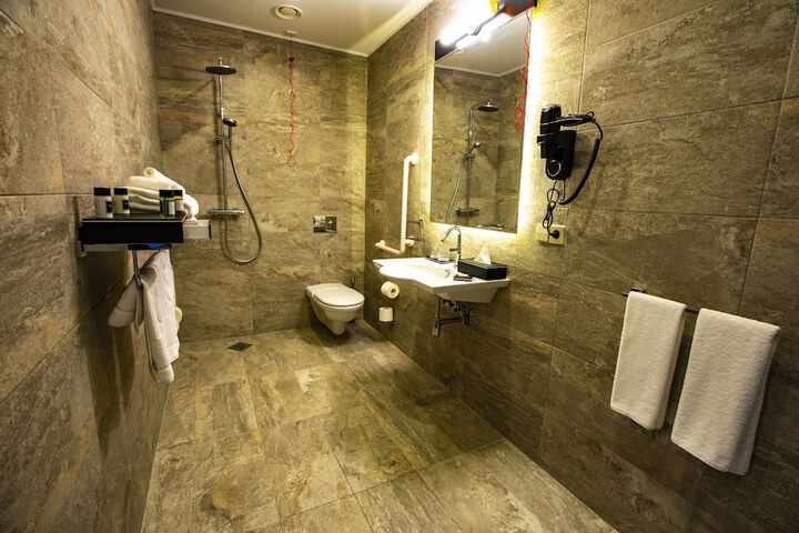 Room 41 of 73
