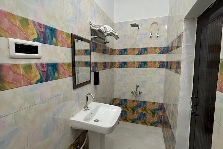 Room 16 of 26